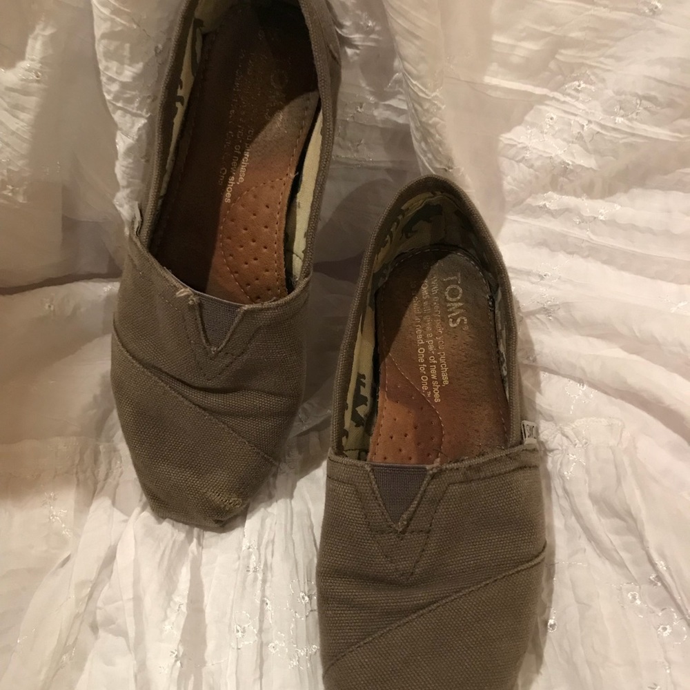 TOMS shoes